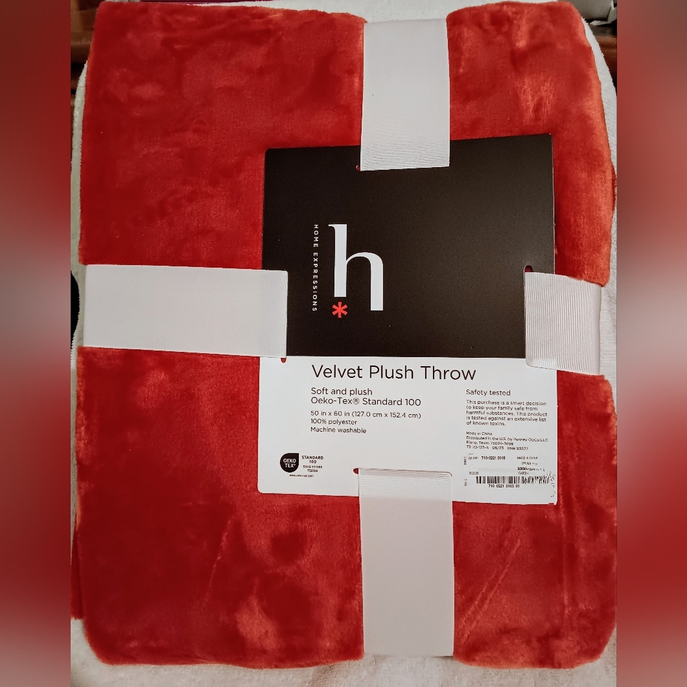New Home Expressions velvet plush throw blanket